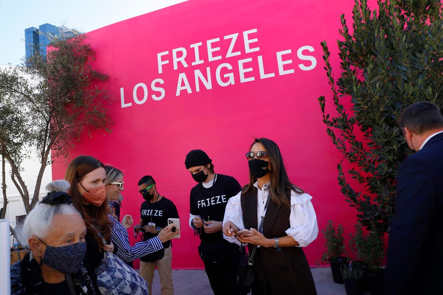 Frieze Los Angeles returns, reawakening the art fair scene - Los Angeles  Times