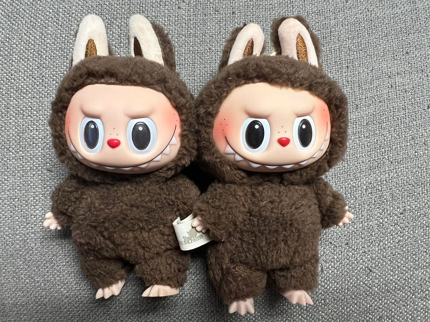 Labubu vs Lafufu : r/PopMartCollectors Labubu vs Lafufu : r/PopMartCollectors