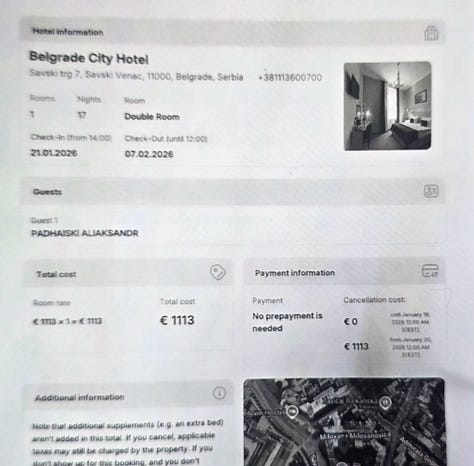 Dëshmia #1 – Fatura e itinerarit Air Serbia: Dokumenti tregon fluturimin JU 131 nga Moskë Sheremetyevo Terminali C në Beograd më 21 janar 2026, duke vendosur lëvizjen në korridorin Moskë Beograd më pak se tri javë para rastit në Drenas. | Dëshmia #2 – Karta e hipjes në avion JU 131: E vulosur më 21.01.2026, tregon Zonën 1 dhe vendin e ulëses 24A, duke konfirmuar praninë fizike në itinerarin që qëndron në qendër të kronologjisë së këtij raportimi. Dokumentacioni shënon nisjen 14.00 dhe e identifikon shërbimin si “Operated by AirSERBIA”, duke u përputhur me faturën dhe kartën e konfirmimit të fluturimit. | Shënim nga redaksia: Kuponi i hotelit shënon “No prepayment is needed”, gjuhë rutinë që megjithatë konfirmon akomodimin e siguruar në Beograd në prag të incidentit në Kosovë.