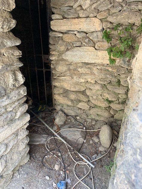 Gladiator Fights in Susa. Little towns in Italy often contain unexpected treasures. They preserve the antique artifacts better than the famous tourist attractions. I want to show you the amphitheater of Susa today. 