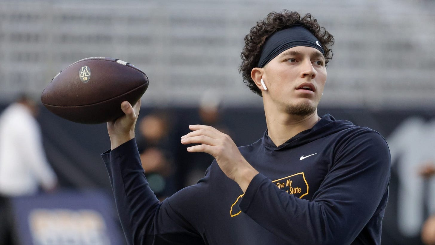 UCLA's Joey Aguilar Transferring to Tennessee in QB Swap