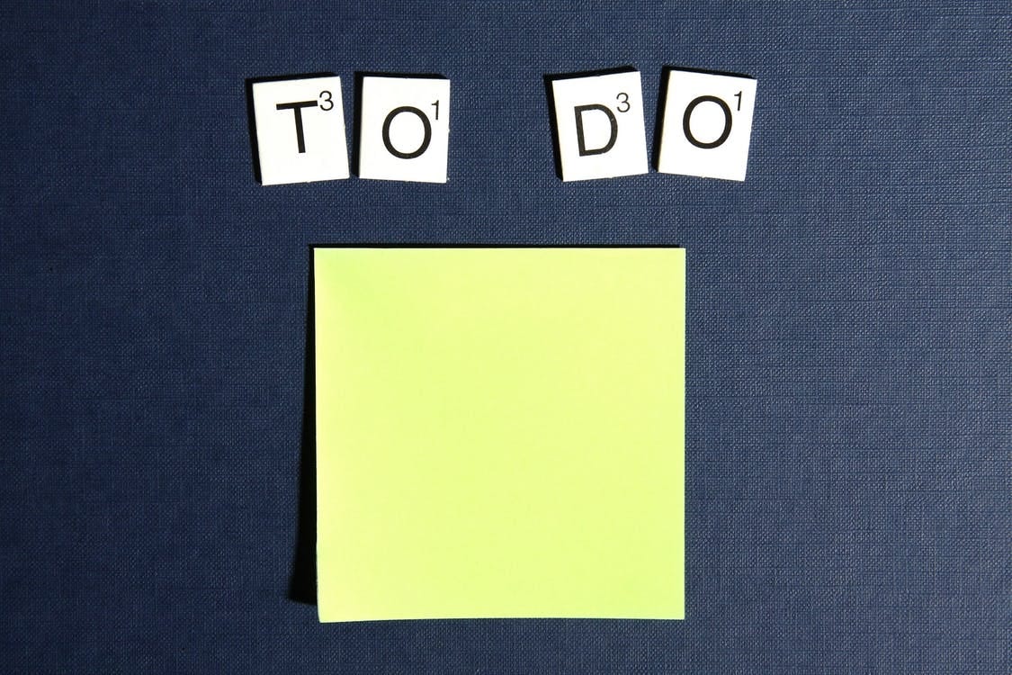 Free Green Note Card and Four Scrabble Tiles on Gray Surface Stock Photo