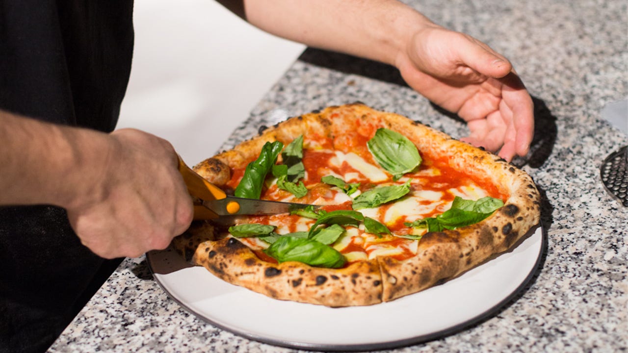 CONFINE, “PIZZERIA CON CANTINA” NEL QUARTIERE DELLE 'CINQUE VIE' A MILANO –  James Magazine