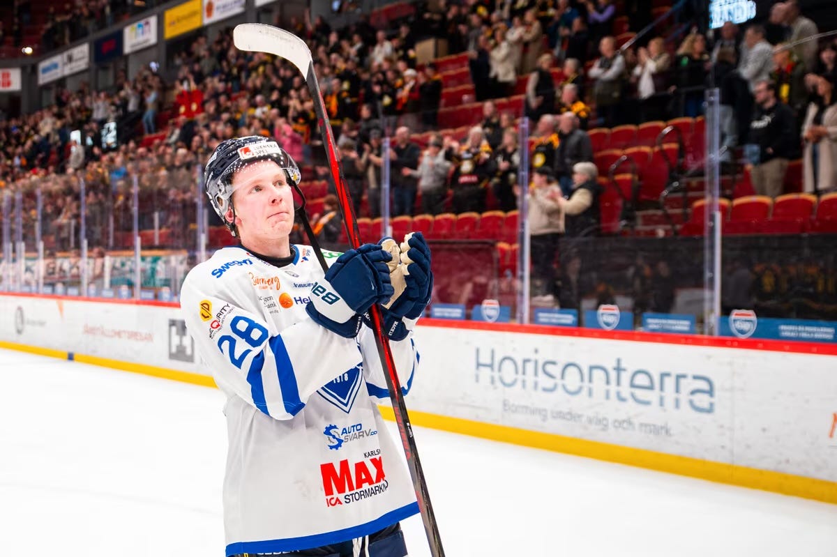 Otto Stenberg with Bik Karlskoga in the Hockeyallsvenskan.