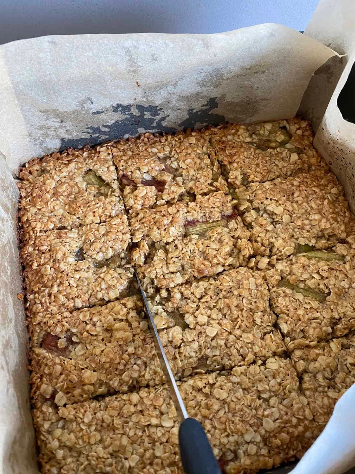 Partially slice the Flapjacks while still warm. Partially slice the Flapjacks while still warm.