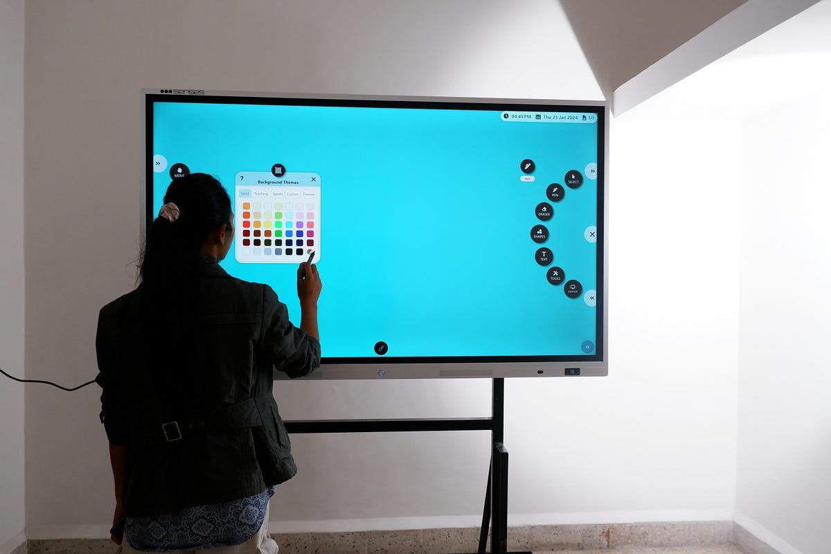 Top 4 tips for teaching using smart board | by Senses | Medium