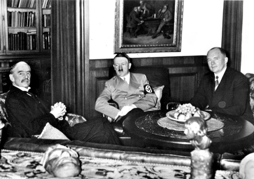 Chamberlain and Hitler meet in Munich | Holocaust Encyclopedia