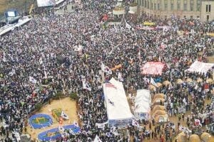 Thousands of protesters organized at Seoul Plaza on March 1st 2017.