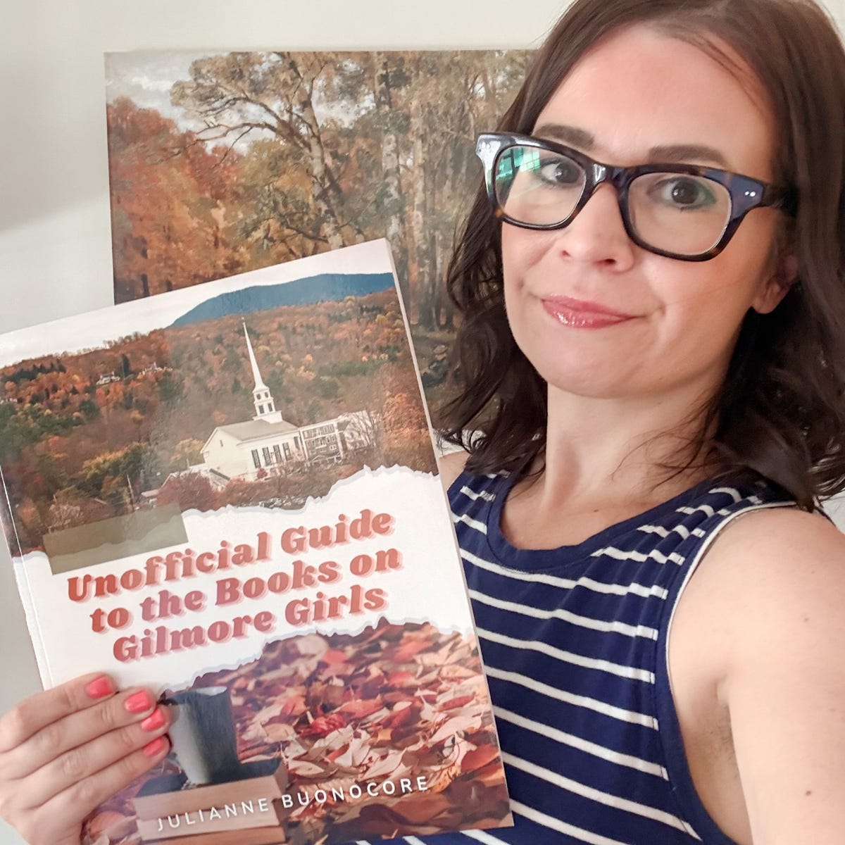 julianne buonocore holding the unofficial guide to the books on gilmore girls.