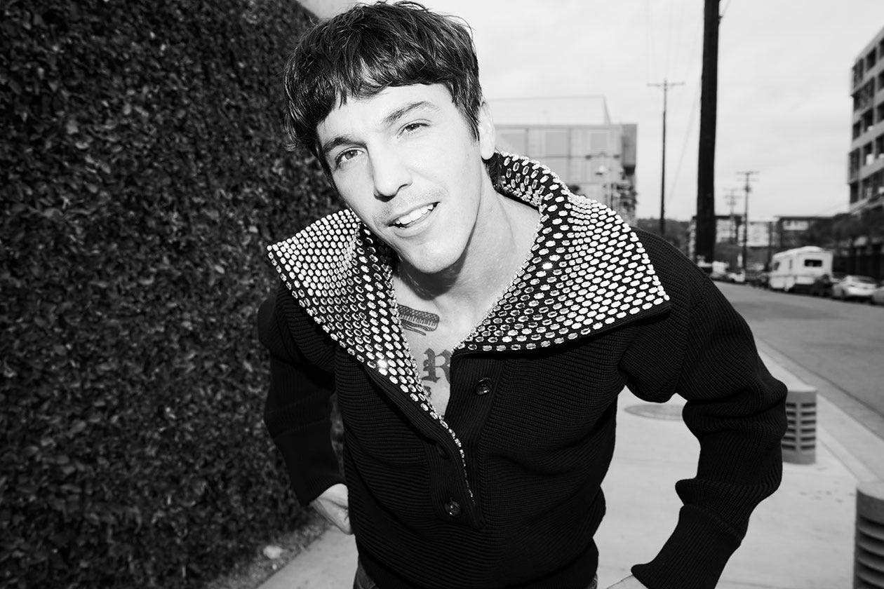 Role Model on 'Sally, When the Wine Runs Out', Stage Guests & More Role Model on 'Sally, When the Wine Runs Out', Stage Guests & More