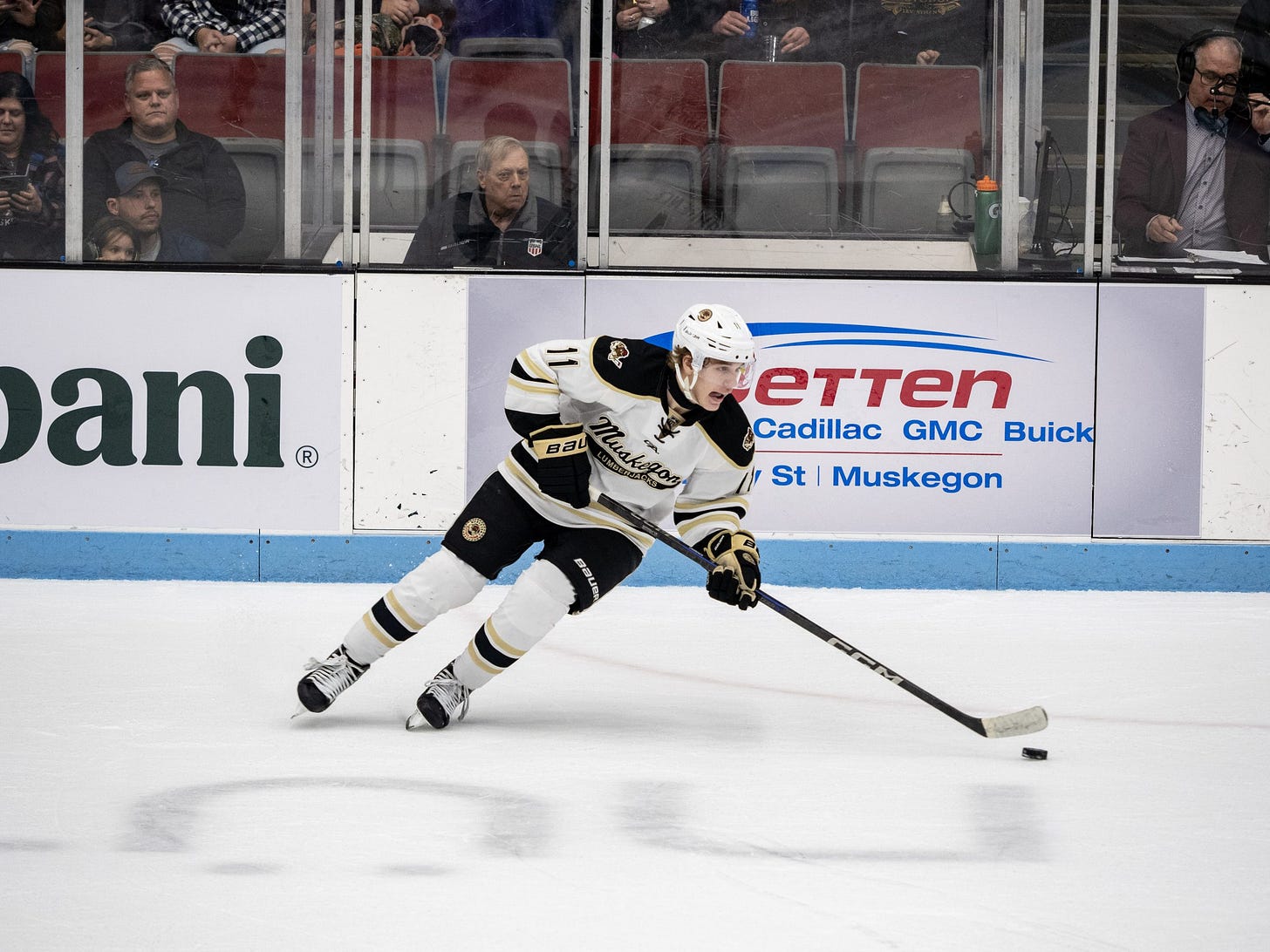 Muskegon Lumberjacks' long awaited home opener results in loss to Chicago |  Local Sports Journal