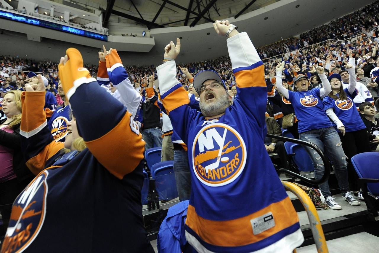 Islanders Fans Prepare to Tailgate on the Long Island Rail Road - WSJ