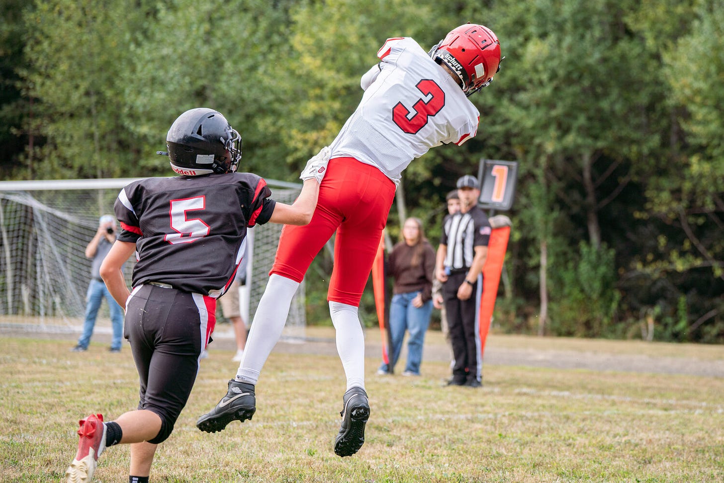 Wahkiakum’s Parker Leitz leaps into the air for a reception and scores against Oakville-North River during a game at North River High School on Friday, Sept. 26, 2025. Wahkiakum’s Parker Leitz leaps into the air for a reception and scores against Oakville-North River during a game at North River High School on Friday, Sept. 26, 2025.