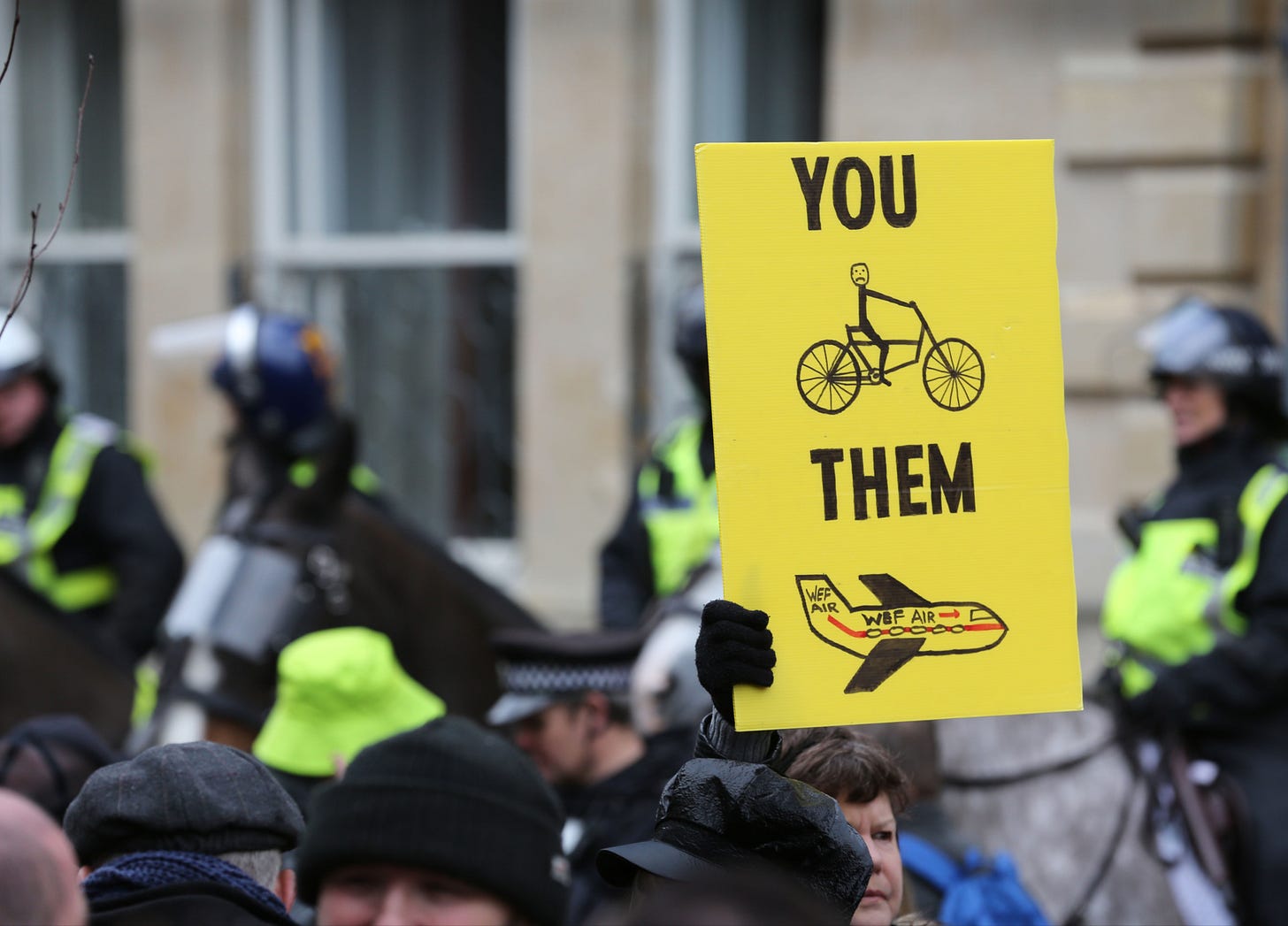OXFORD, ENGLAND - FEBRUARY 18: A protester holds a sign criticising the inequality of 15-minute cities as protesters gather in Broad Street on February 18, 2023 in Oxford, England. The concept of 15-minute cities suggest that all services , amenities, work and leisure are accessible a 15-20 minute walk or cycle from a person's front door. Protesters argue that the measures will ghetto-ise areas and restrict their freedom to move around as they want to. Car journeys will be restricted at certain times of the day and will be policed by number plate recognition (ANPR) cameras and fines.(Photo by Martin Pope/Getty Images) OXFORD, ENGLAND - FEBRUARY 18: A protester holds a sign criticising the inequality of 15-minute cities as protesters gather in Broad Street on February 18, 2023 in Oxford, England. The concept of 15-minute cities suggest that all services , amenities, work and leisure are accessible a 15-20 minute walk or cycle from a person's front door. Protesters argue that the measures will ghetto-ise areas and restrict their freedom to move around as they want to. Car journeys will be restricted at certain times of the day and will be policed by number plate recognition (ANPR) cameras and fines.(Photo by Martin Pope/Getty Images)