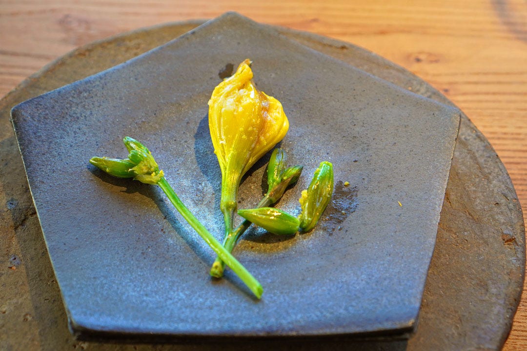 Daylily crab dumpling