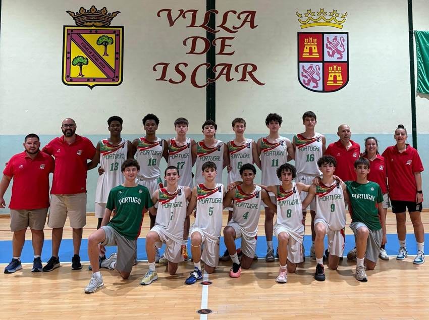 Uma imagem com pessoa, desporto, desporto atlético, sapatos

Os conteúdos gerados por IA podem estar incorretos.