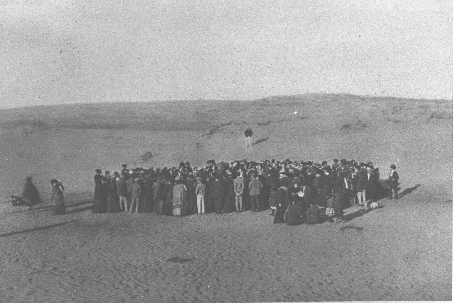 File:MEETING OF THE FOUNDING FATHERS OF TEL AVIV IN THE SAND DUNES NEAR THE  SEA. האבות המייסדים של העיר תל אביב נפגשים בחוף הים..jpg - Wikimedia Commons