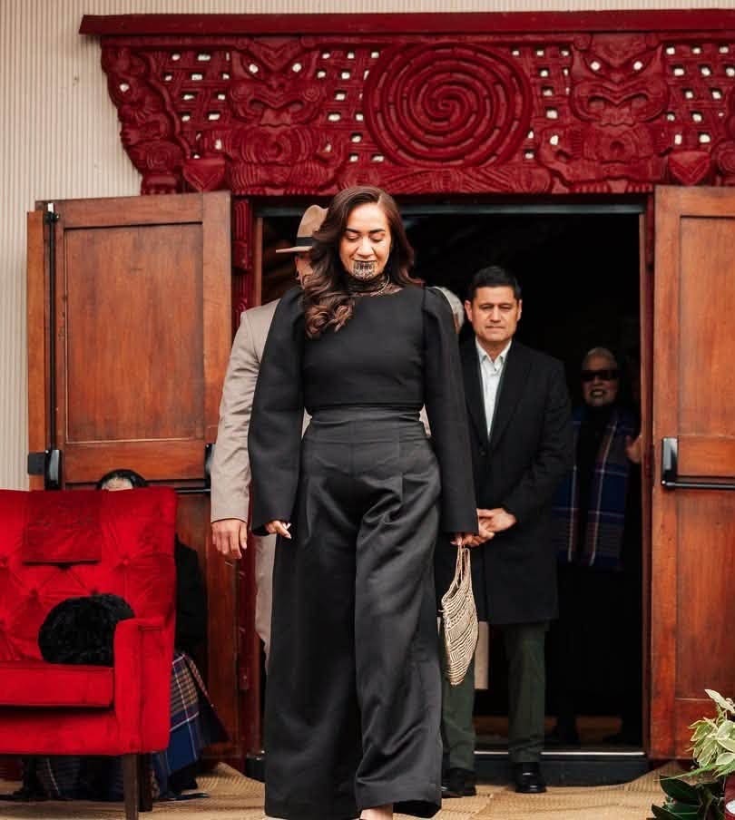 Te Arikinui Kuini Nga wai hono i te po. Te Arikinui Kuini Nga wai hono i te po.