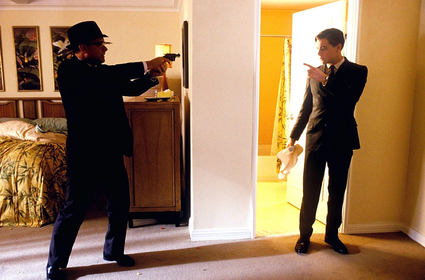 Catch Me If You Can': Steven Spielberg's Underrated Crime Comedy Is a  Touching Drama About Identity, (Self-)Deception and Broken Families at Its  Core • Cinephilia & Beyond
