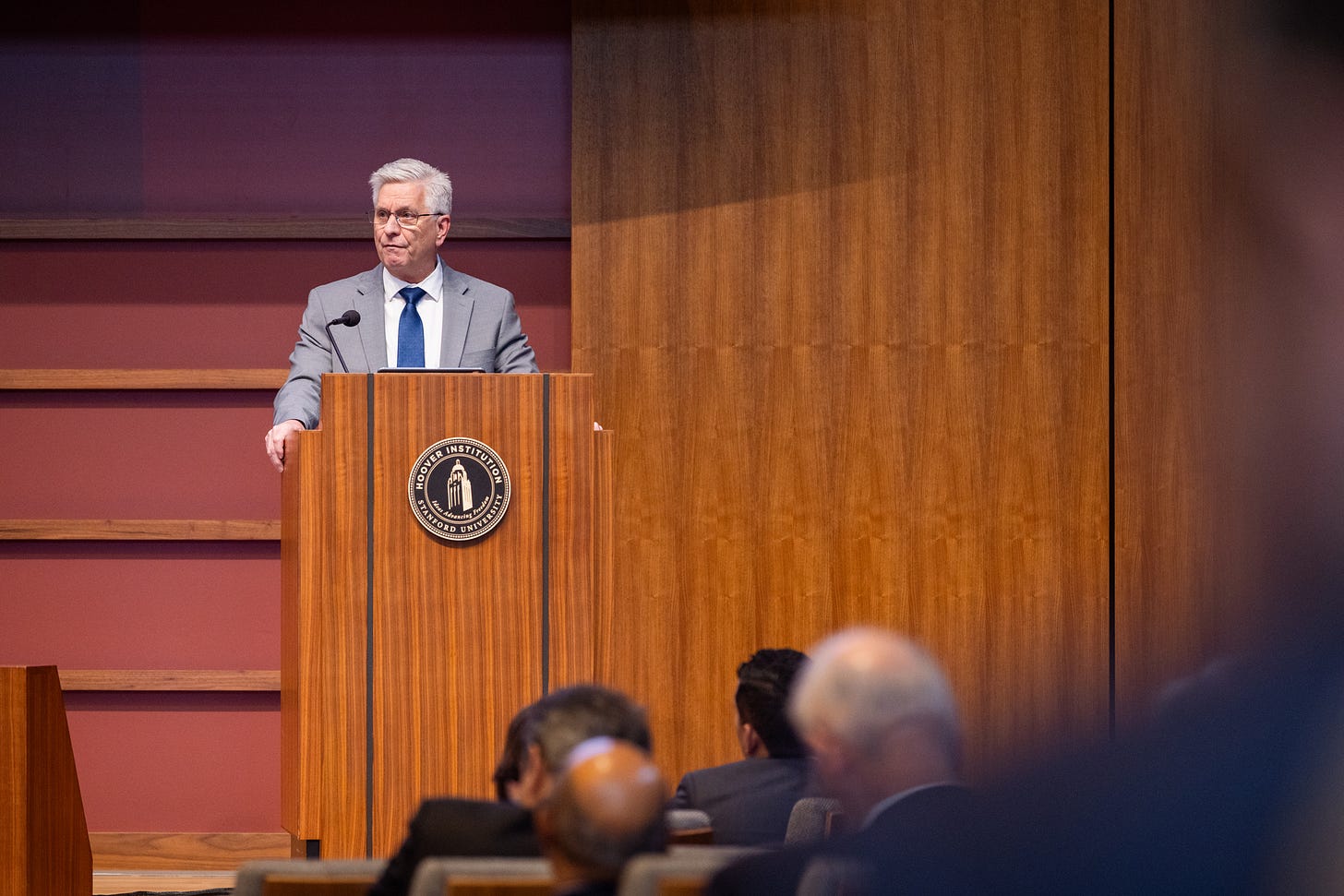 Christopher Waller speaks in Hoover’s Hauck Auditorium on May 8, 2026. (Patrick Beaudouin)