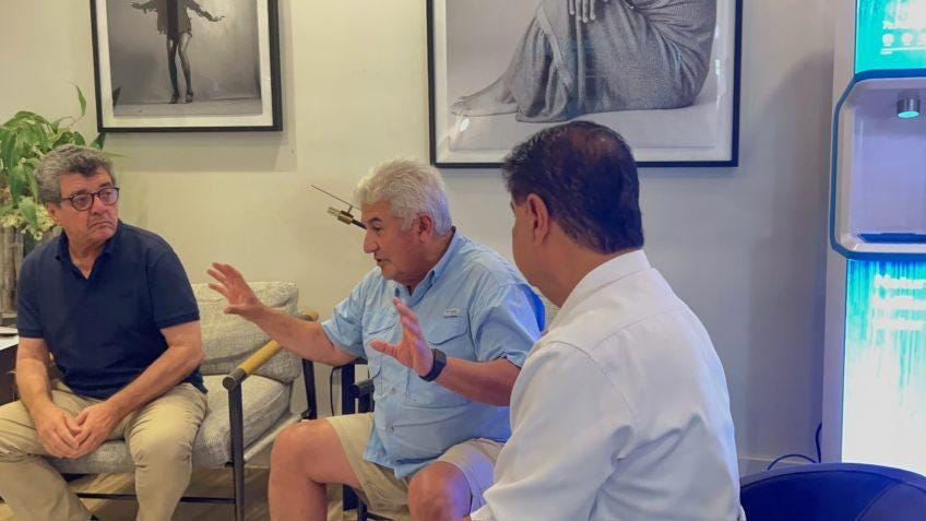 Pessoas jogando vídeo game O conteúdo gerado por IA pode estar incorreto. Pessoas jogando vídeo game O conteúdo gerado por IA pode estar incorreto.