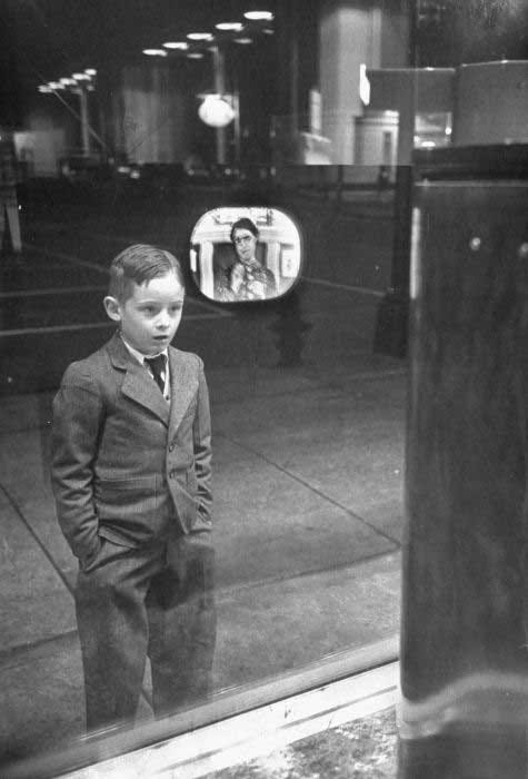 A boy's reaction staring at a TV screen for the first time. (1948)  {475x700} : r/HistoryPorn