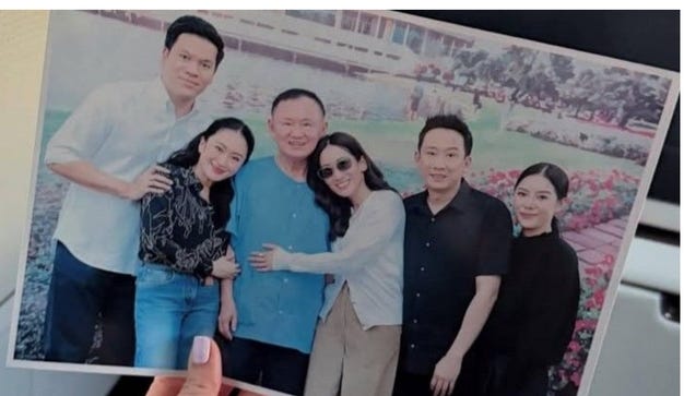 thaksinjailfamily.jpg