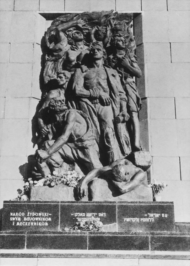 A memorial to the heroes of the Warsaw ghetto uprising by sculptor Nathan Rapaport. The monument was erected on the site of the destroyed ghetto. A copy of this monument is in Yad Vashem in Jerusalem.