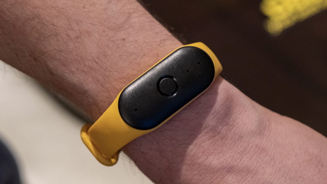 CES 2025: Wearable AI device Bee Pioneer listens, learns, and helps you get  things done | Mashable