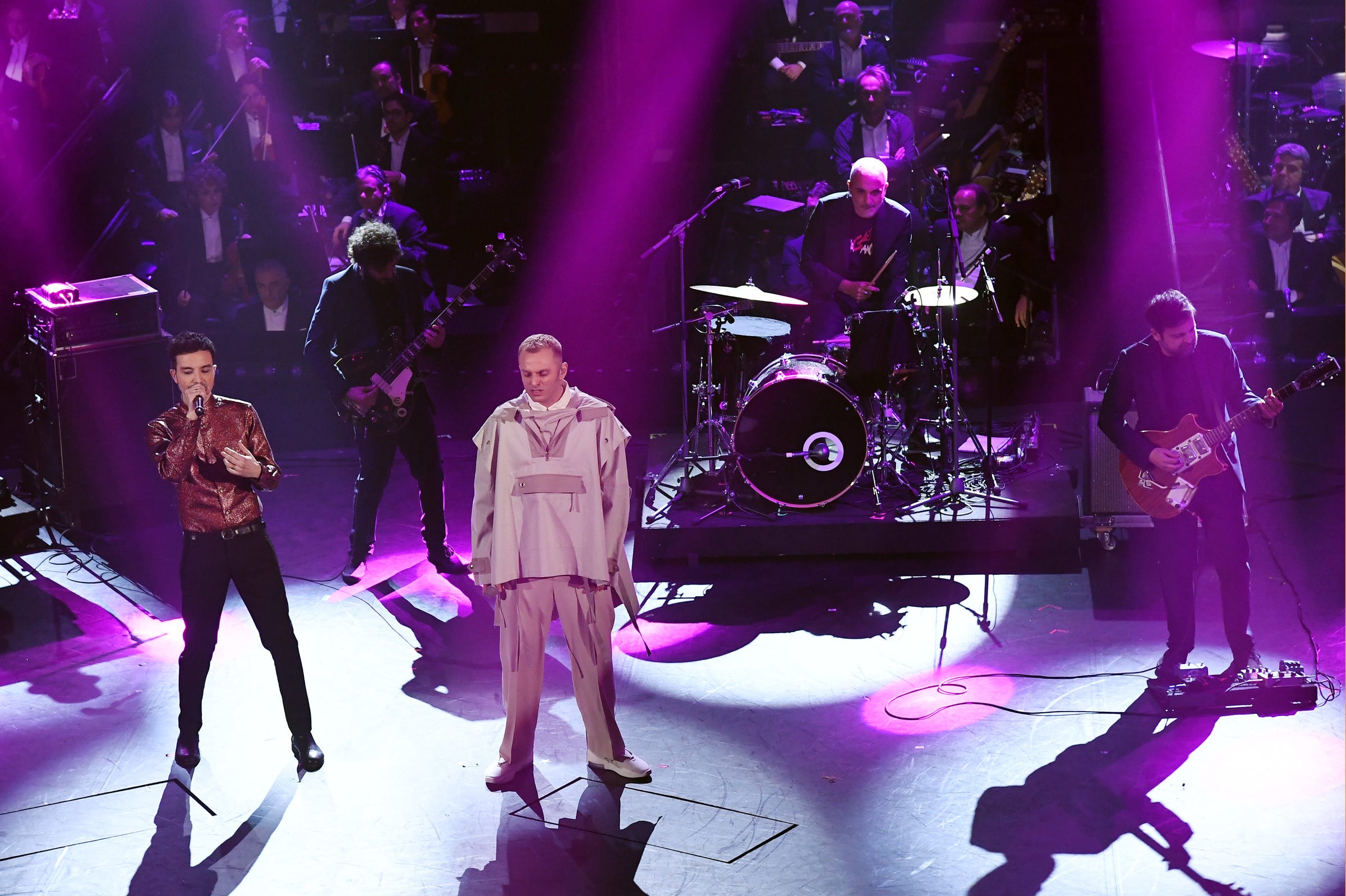 Louder, image size:2400x1599