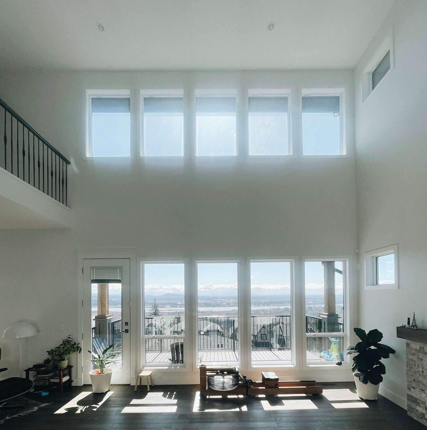 Photo by Kay | 쿨짹 | 보고듣고읽고쓰는 사람 on September 30, 2024. May be an image of living room and indoors.