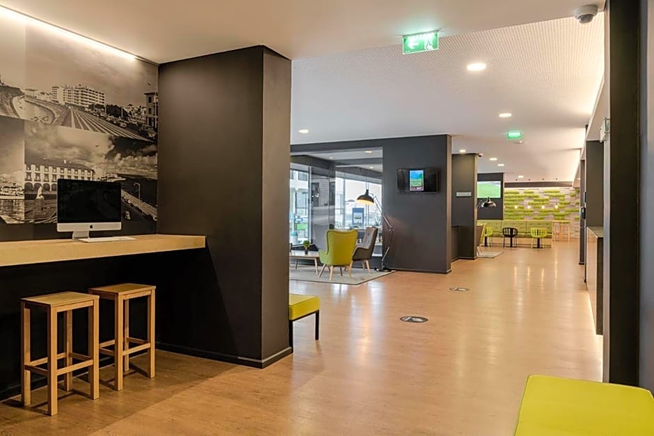 Reception area at NEAT Hotel Avenida