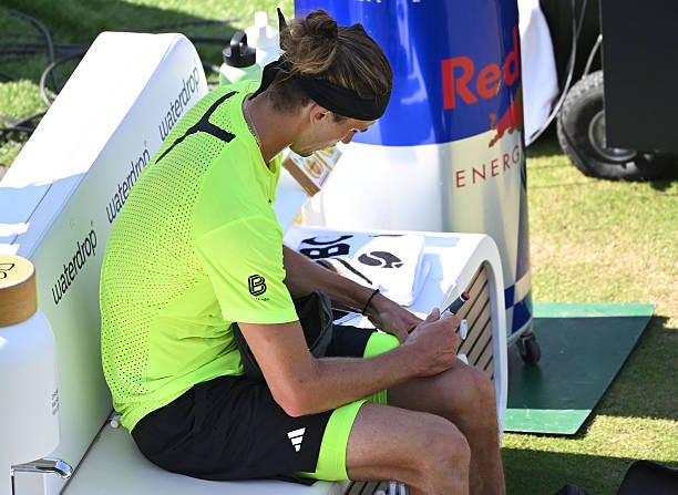 June 2025, Baden-Württemberg, Stuttgart: Tennis: ATP Tour - Stuttgart, Men, Singles, Round of 16: Zverev - Moutet . Alexander Zverev treats himself....