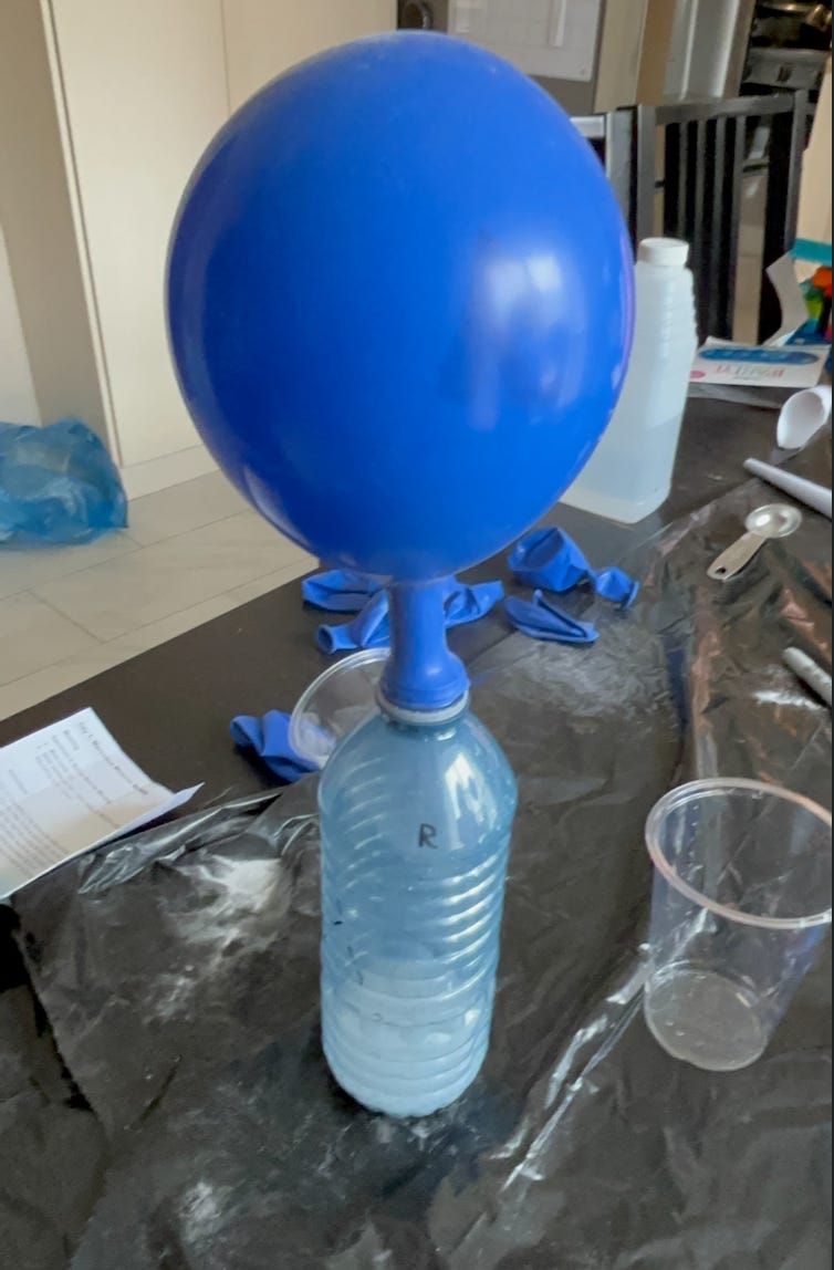 The balloon experiment: baking soda meets vinegar and the balloon inflates. This was everyone's favorite moment of the week. The balloon experiment: baking soda meets vinegar and the balloon inflates. This was everyone's favorite moment of the week.