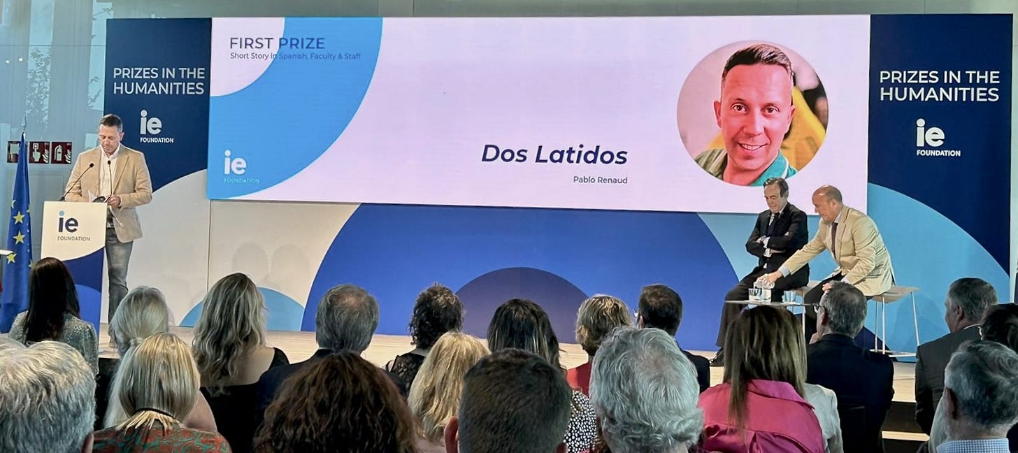 Pablo Renaud recogiendo premio por Dos Latidos Pablo Renaud recogiendo premio por Dos Latidos