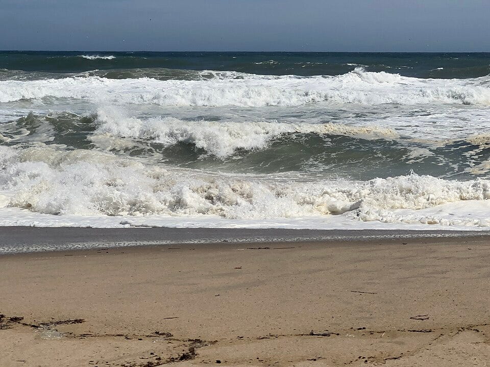 File:Strong ocean waves from hurricane Erin near Newcomb hollow beach in Wellfleet, Massachusetts 25.jpg