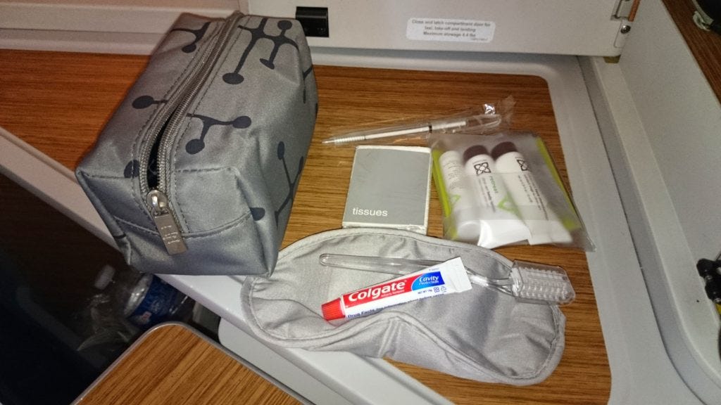 American Airlines 777-300ER Business Class - Amentities