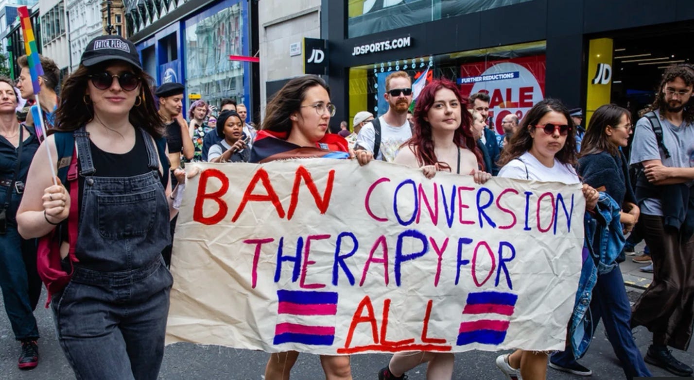 A group of people holding a banner

AI-generated content may be incorrect.