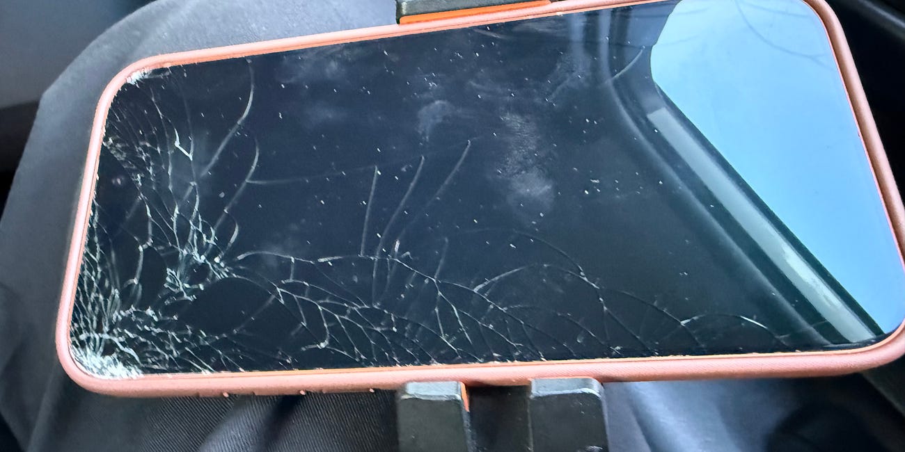 Oh No! I Cracked the Screen of the iPhone 17 Pro Max