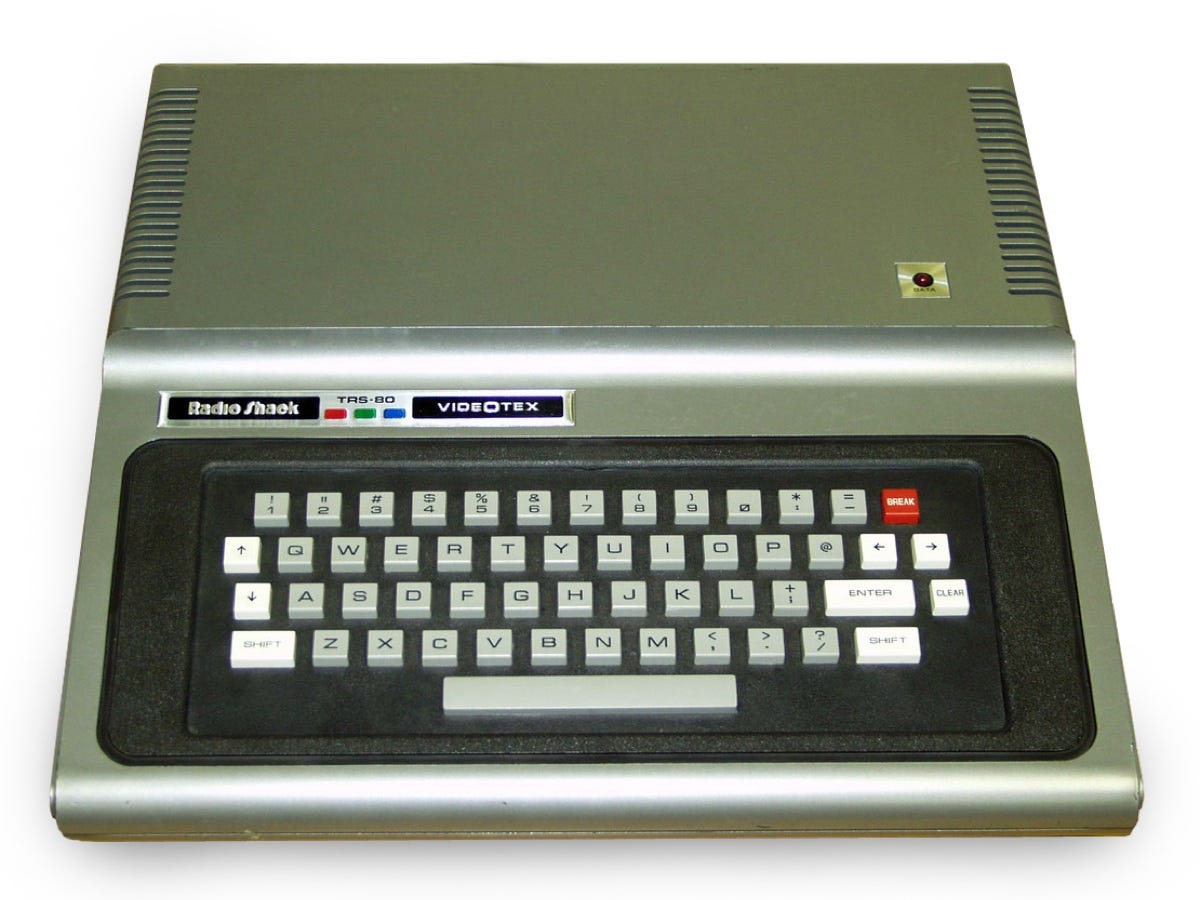 hobby programming communities — Photo by Random photos 1989, CC0 (Wikimedia Commons) hobby programming communities — Photo by Random photos 1989, CC0 (Wikimedia Commons)