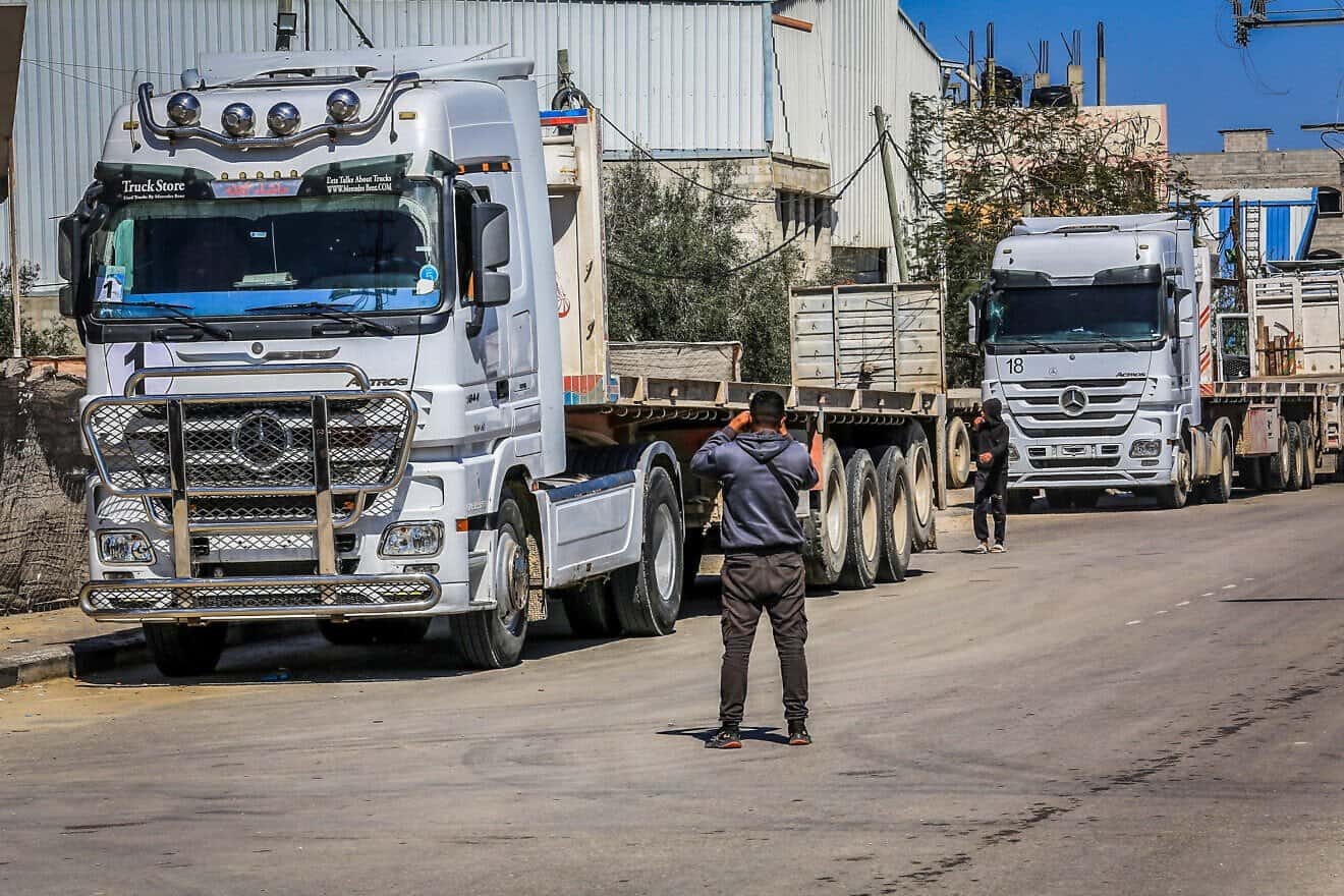 Palestinian trucks parked near the Kerem Shalom Crossing in the southern Gaza Strip after Israel stopped aid deliveries on March 2, 2025. Photo by Abed Rahim Khatib/Flash90. Palestinian trucks parked near the Kerem Shalom Crossing in the southern Gaza Strip after Israel stopped aid deliveries on March 2, 2025. Photo by Abed Rahim Khatib/Flash90.