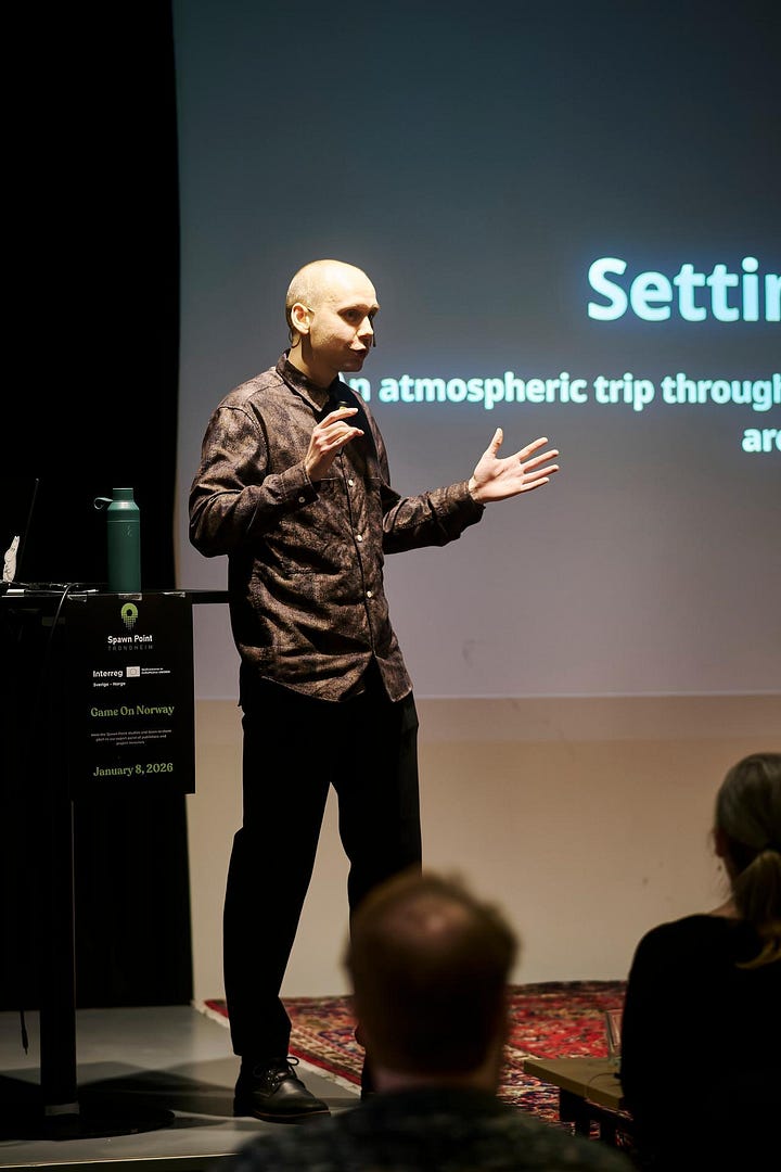 Pictures of participants and game developers at the event.