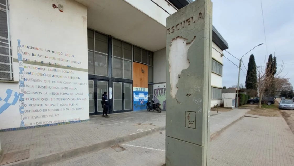 Un arma en la escuela: "La llevó para mostrársela a los compañeros", dijo una madre
