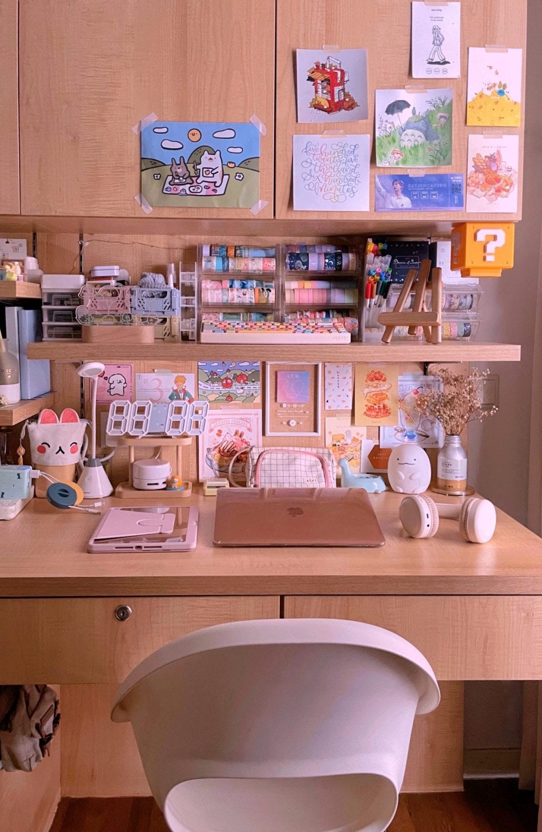 How To Make Your Dorm Room Desk Look "Whimsical MUJI"