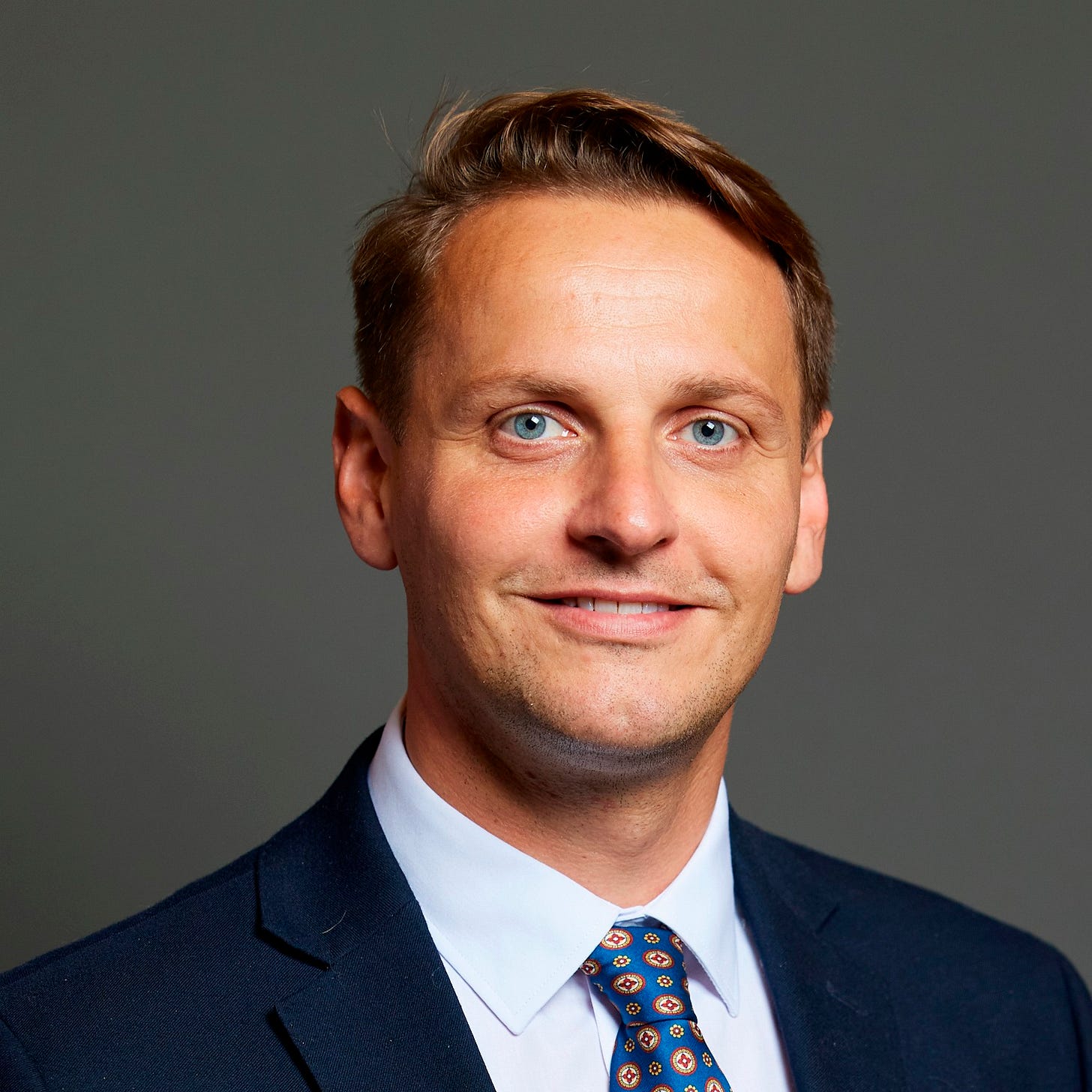 Official portrait of Mike Tapp MP crop 2