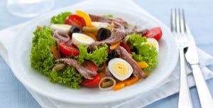 Le Figaro: Accord mets/vins : que boire avec... une salade niçoise Le Figaro: Accord mets/vins : que boire avec... une salade niçoise