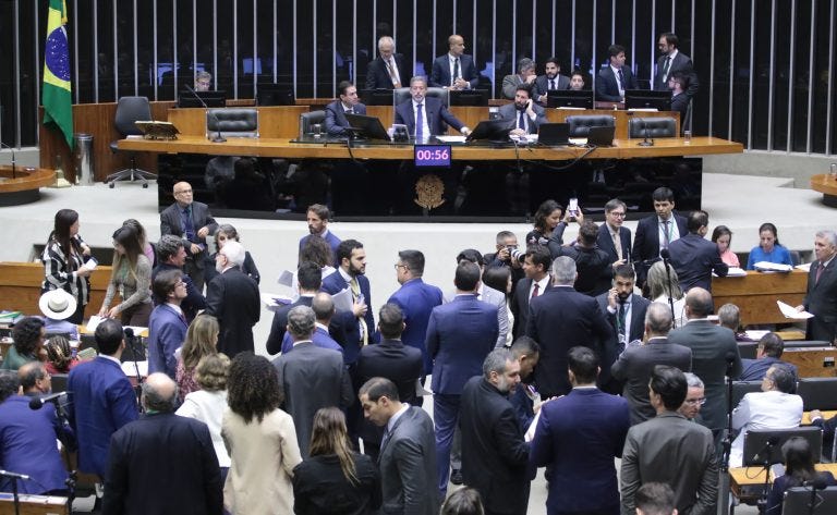 Discussão e votação de propostas legislativas. Discussão e votação de propostas legislativas.
