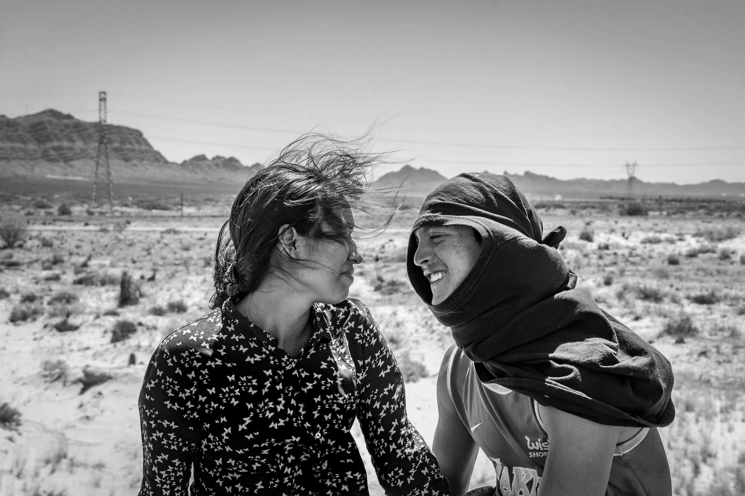 The couple Ruben Soto from Venezuela and Rosa Bello from Honduras on top of the train known as The Beast, Samalayuca, May 8, 2023 © Alejandro Cegarra