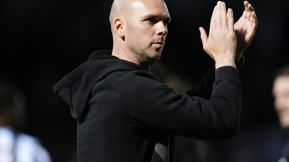 St Mirren survived the play-off, what now? Manager, contracts, transfers
