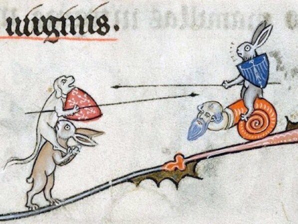 Un dibujo medieval de un perro montado a hombros de un conejo y justando con un conejo montado en el lomo de un caracol con cabeza de hombre